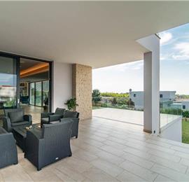 4 bedroom villa with pool near Pula, sleeps 8